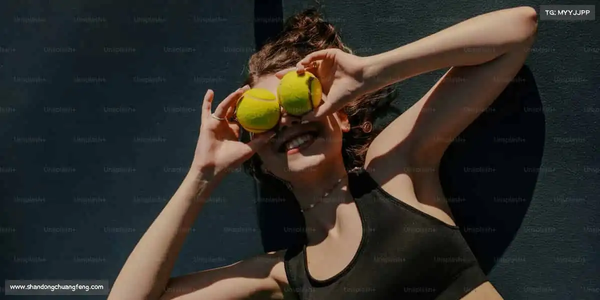 星空官网挥动球拍，让羽毛球画出彩虹，汗水就是最美的颜料🏸